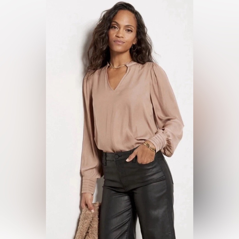 Evereve Tally Blouse Ruffle Neck Neutral Chanterelle Top fawn brown size M